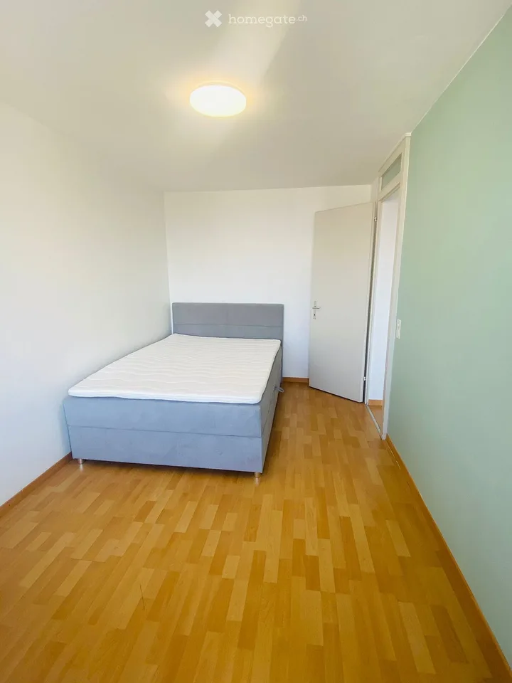 Möblierte 5-Zimmer-Wohnung mit Panoramablick im 8. Stock – Pfäffikon SZ