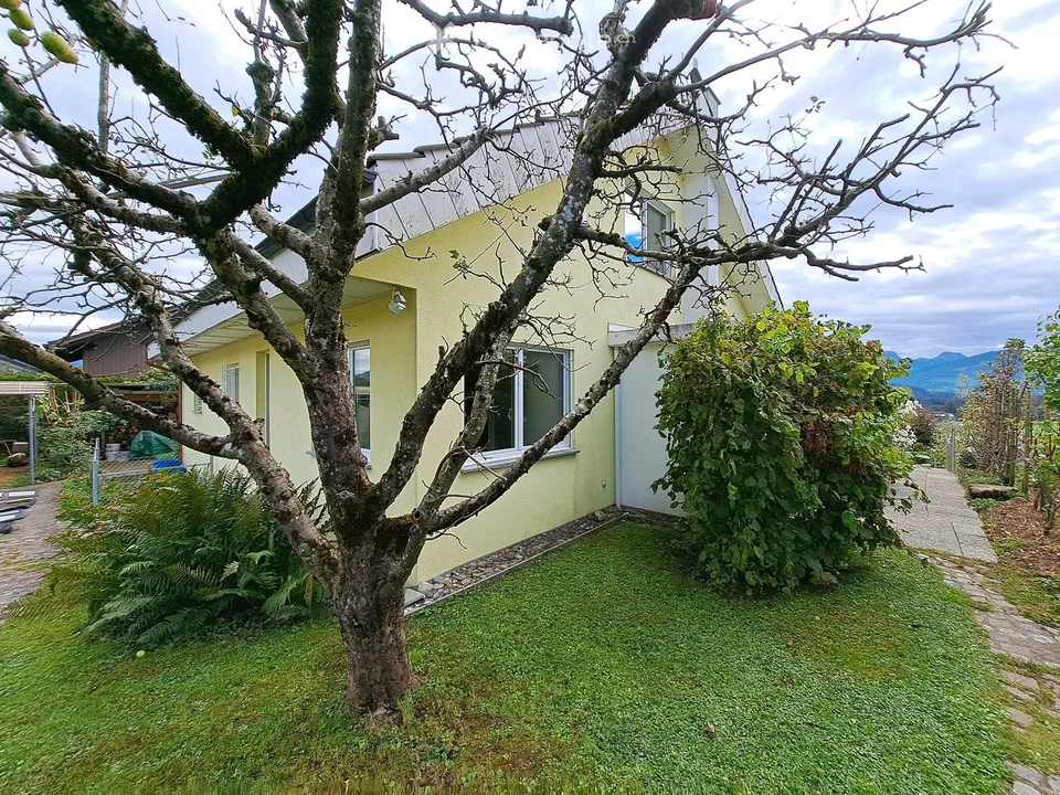 Charming 5.5-room single-family house in Eschenbach SG – Sunny location with a magnificent view