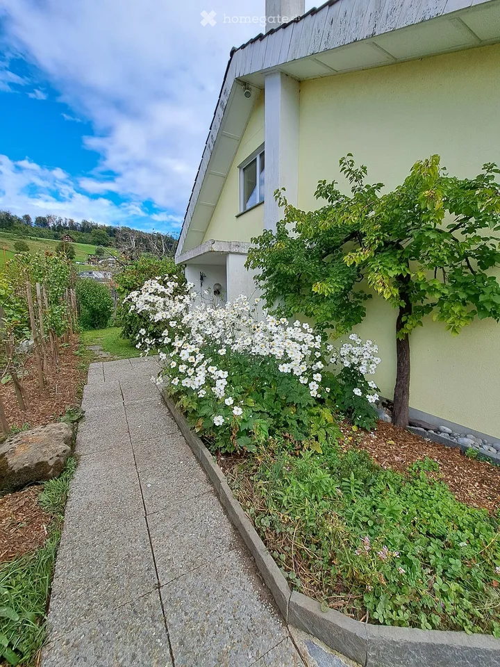 Charming 5.5-room single-family house in Eschenbach SG – Sunny location with a magnificent view