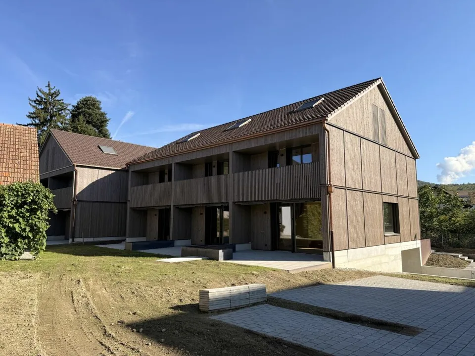 Modern living with gallery, garden, and private underground garage (corner house)