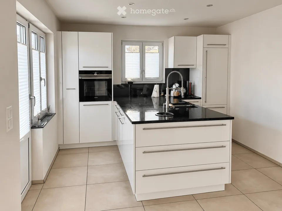 3.5-Room Ground-Floor Apartment with Garden and Terrace in Oberentfelden