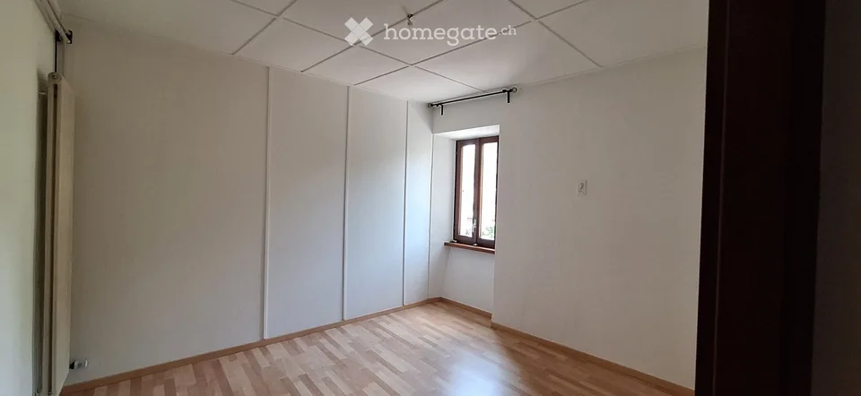 Wohnung in Doppelhaushälfte mit Innenhof und Parkplatz – Foto 4 von 5