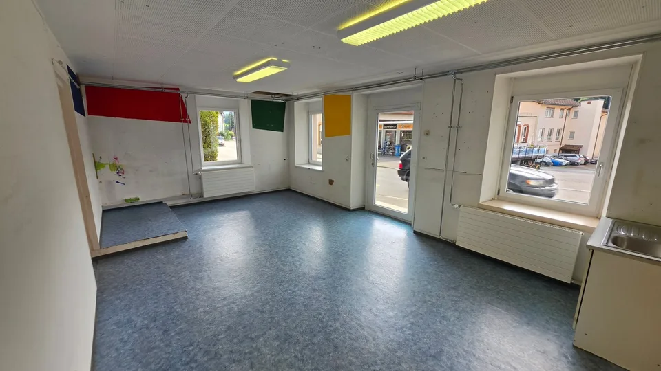 Espace commercial/surface de vente/espace de stockage/espace de loisirs à louer – photo 2 sur 5