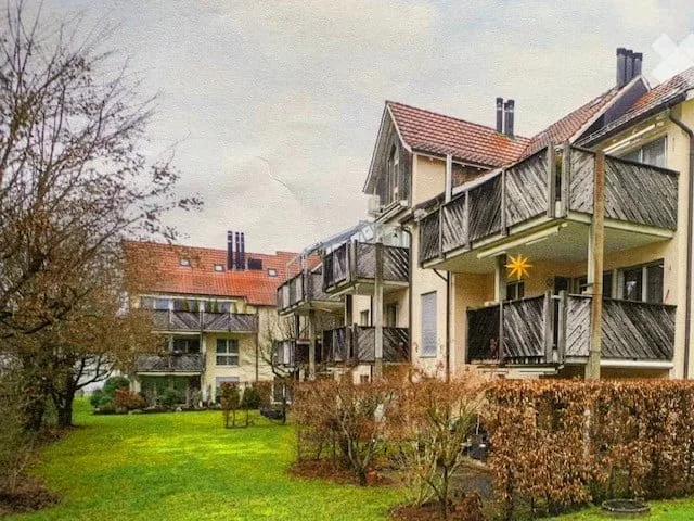 Appartement rénové de 3,5 pièces lumineux avec balcon dans un quartier verdoyant à Hochfelden près de Bülach