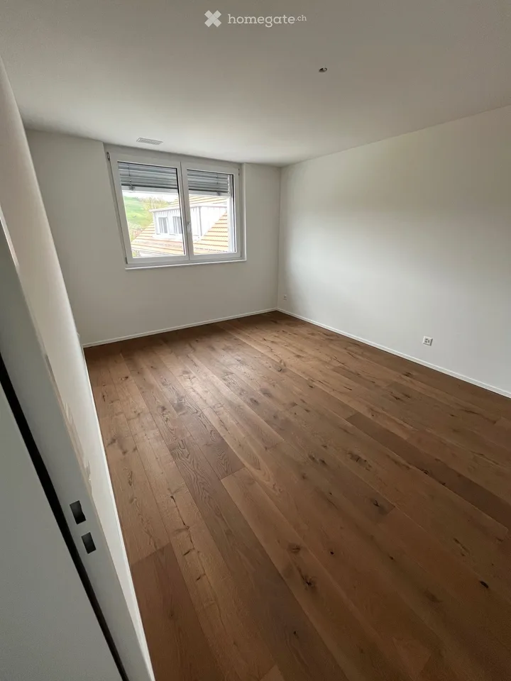 Appartamento moderno & intelligente di 3,5 locali con balcone, cantina & parcheggio sotterraneo a Oberhallau