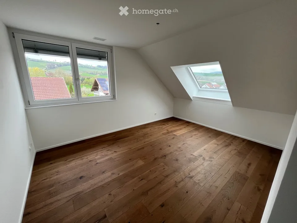 Appartamento moderno & intelligente di 3,5 locali con balcone, cantina & parcheggio sotterraneo a Oberhallau