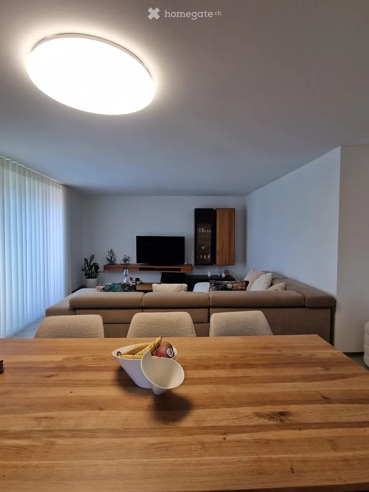 Incantevole appartamento mansardato di 4,5 locali su Seestrasse a Oberrieden