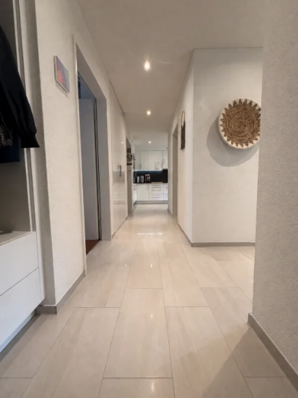 Appartement moderne 4.5 pièces avec balcon et vue sur le verdure