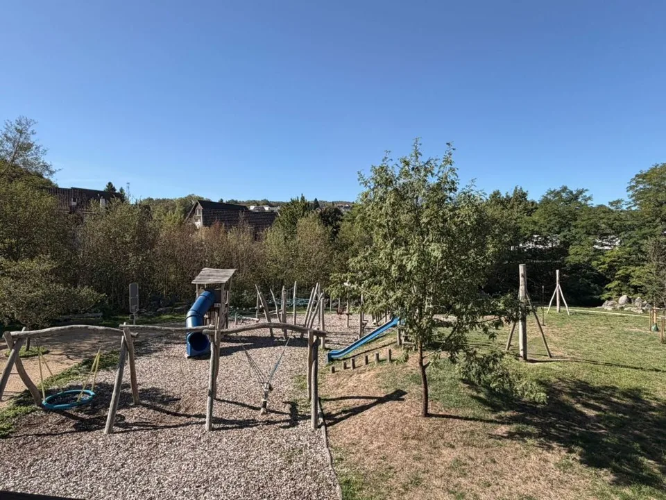 Appartement moderne 4.5 pièces avec balcon et vue sur le verdure