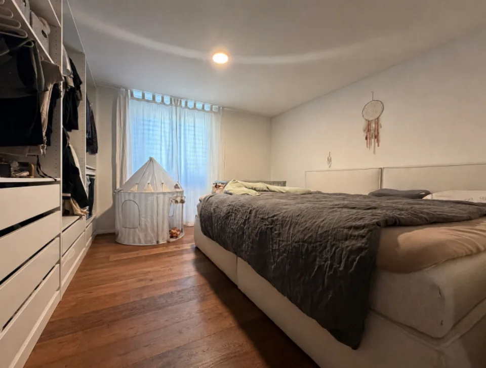 Appartement moderne 4.5 pièces avec balcon et vue sur le verdure