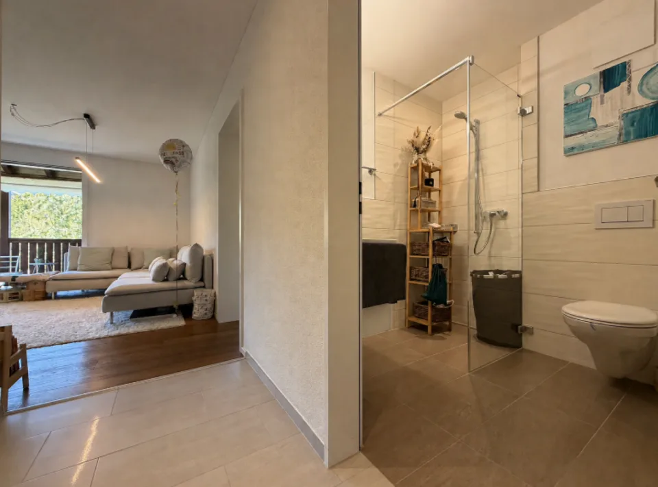 Appartement moderne 4.5 pièces avec balcon et vue sur le verdure