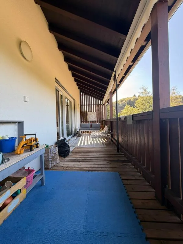 Appartement moderne 4.5 pièces avec balcon et vue sur le verdure