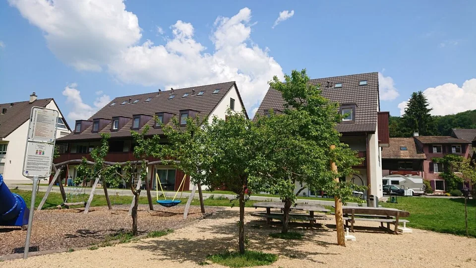 Appartement moderne 4.5 pièces avec balcon et vue sur le verdure