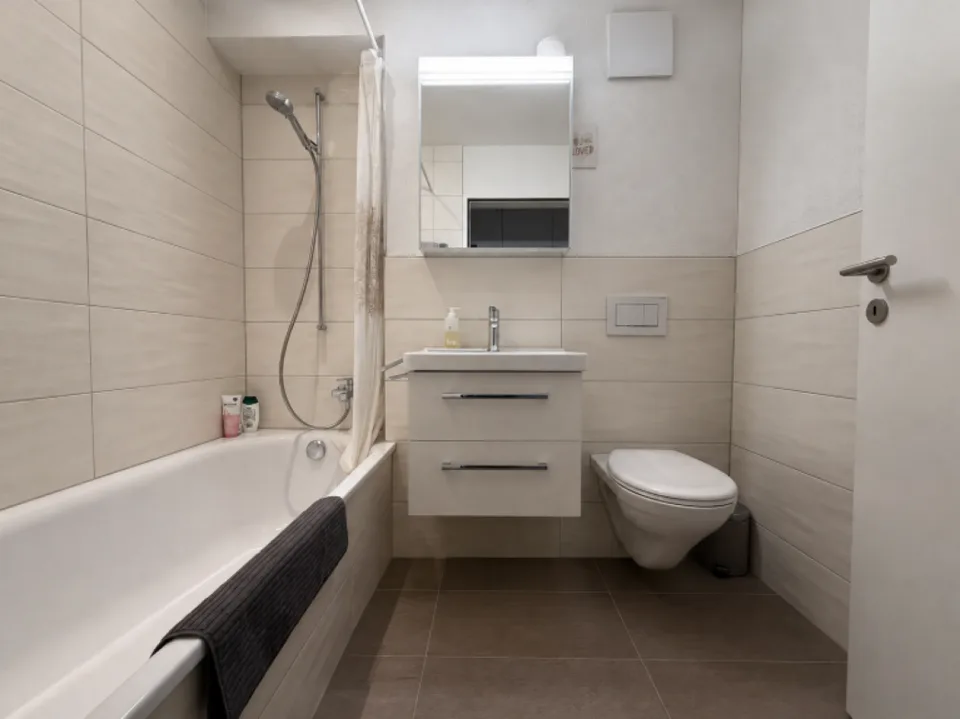 Appartement moderne 4.5 pièces avec balcon et vue sur le verdure