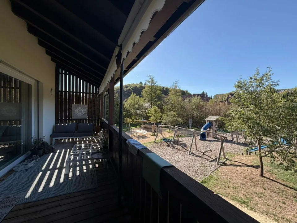 Appartement moderne 4.5 pièces avec balcon et vue sur le verdure