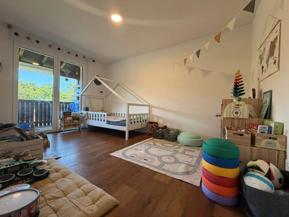 Appartement moderne 4.5 pièces avec balcon et vue sur le verdure