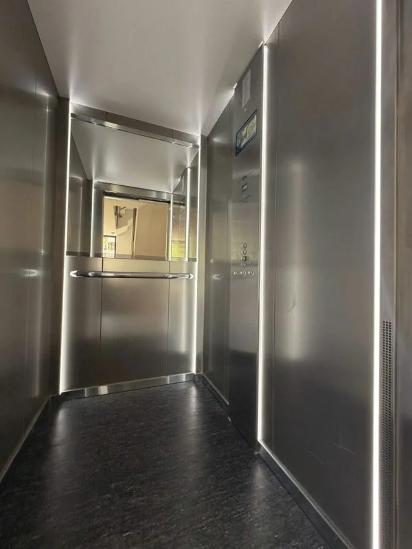 Appartement moderne 4.5 pièces avec balcon et vue sur le verdure