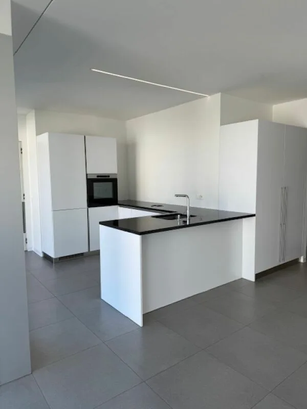 Wir verkaufen eine moderne 3,5-Zimmer-Wohnung mit Balkon in einer ruhigen und gut angebundenen Lage in Ascona – Foto 5 von 18