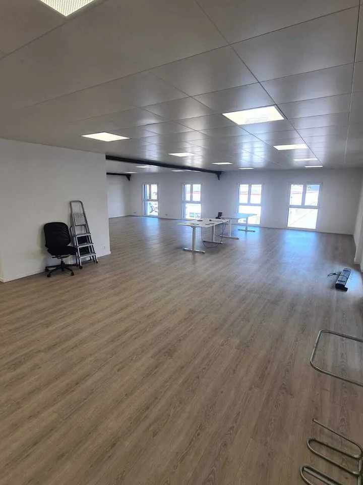 Idéal pour bureaux, salles de cours,formation, activité administrative – photo 5 sur 9