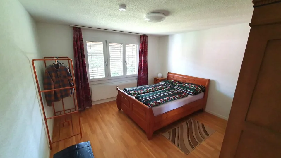 helle 4.5 Zimmer-Wohnung im Grünen