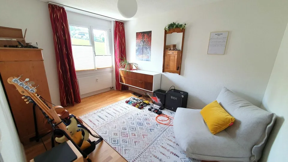 helle 4.5 Zimmer-Wohnung im Grünen