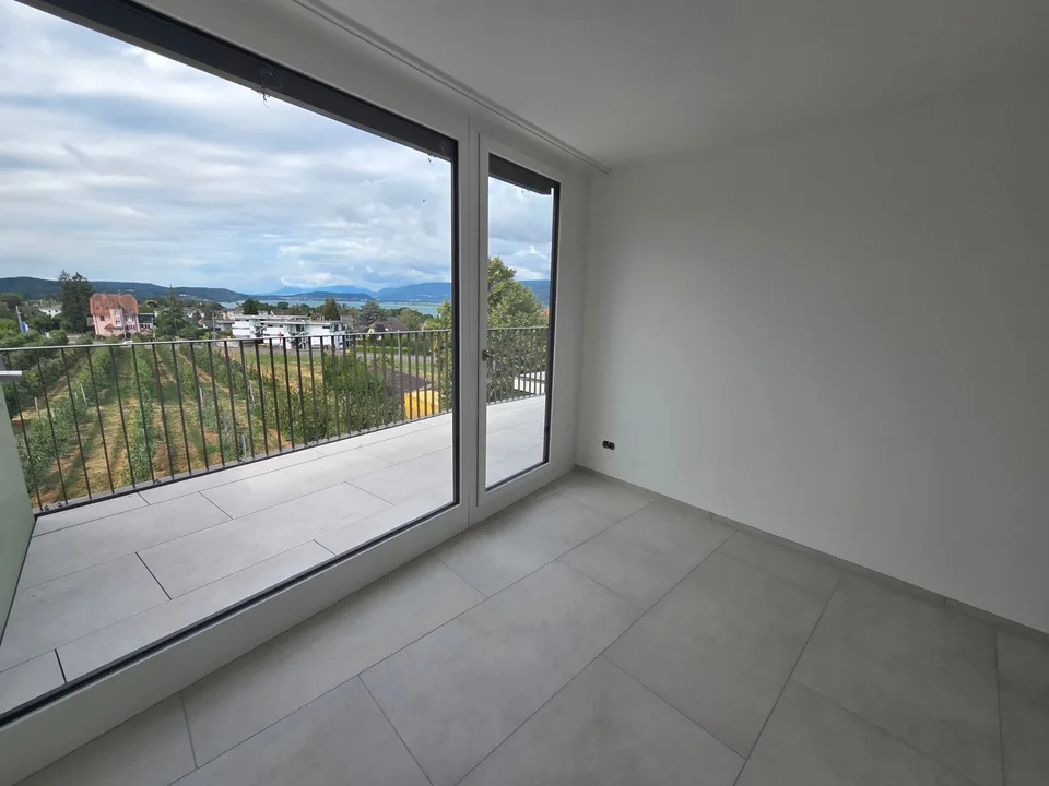 Appartamento attico esclusivo di 4 locali con vista lago