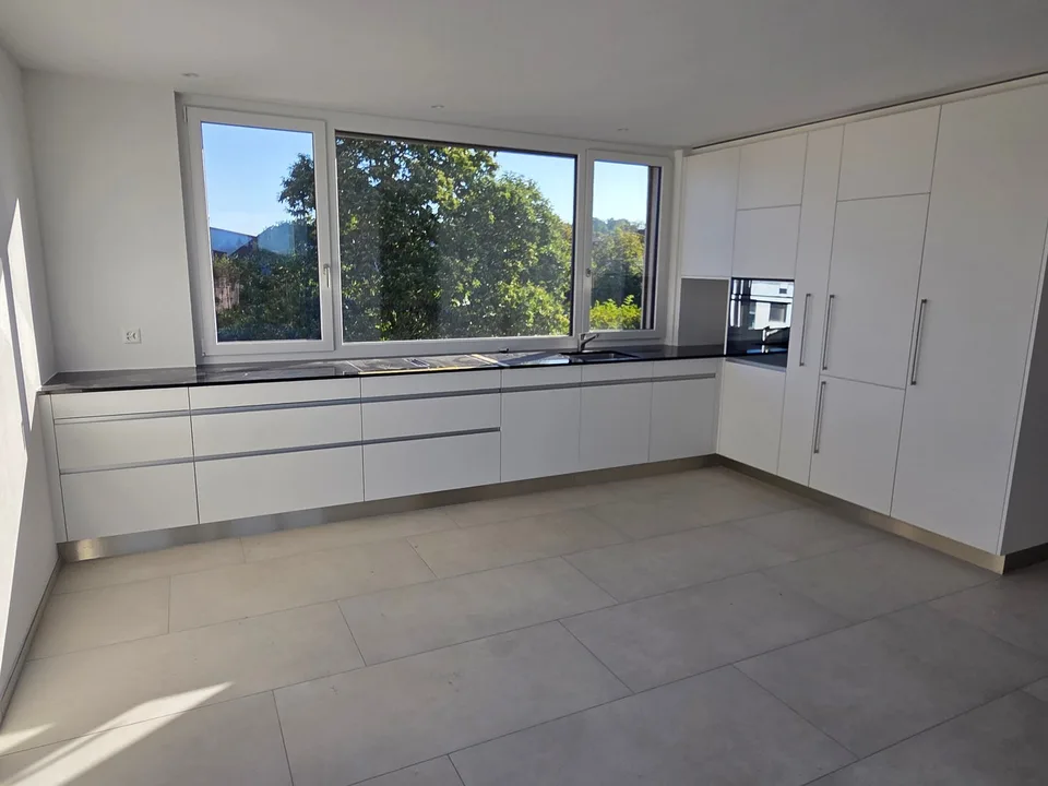 Appartamento attico esclusivo di 4 locali con vista lago