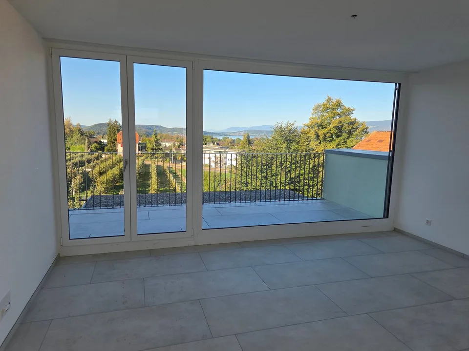 Appartamento attico esclusivo di 4 locali con vista lago