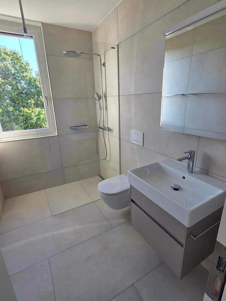 Appartamento attico esclusivo di 4 locali con vista lago