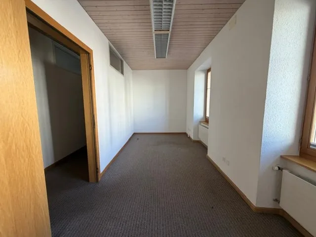 Office / Storage of 3 rooms for rent in Tavannes – available immediately – photo 5 of 7