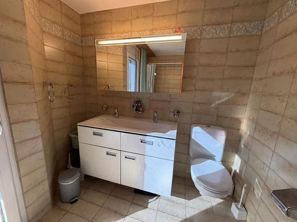 Arriver et se sentir chez soi : appartement mansardé de 3,5 pièces lumineux à Felsberg