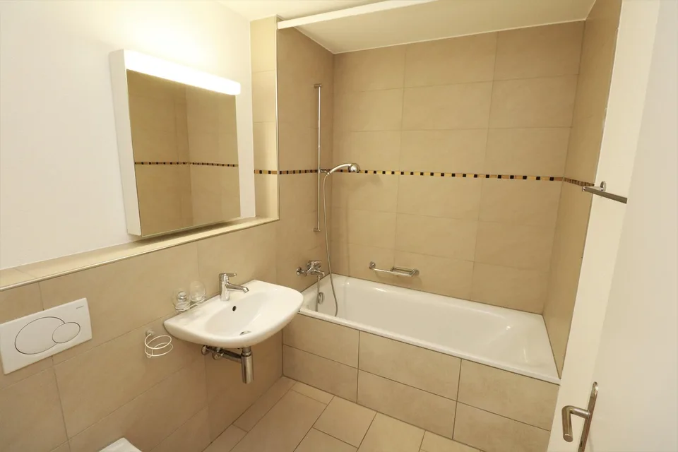 Appartement 2.5 pièces lumineux avec balcon à louer près du Rhin