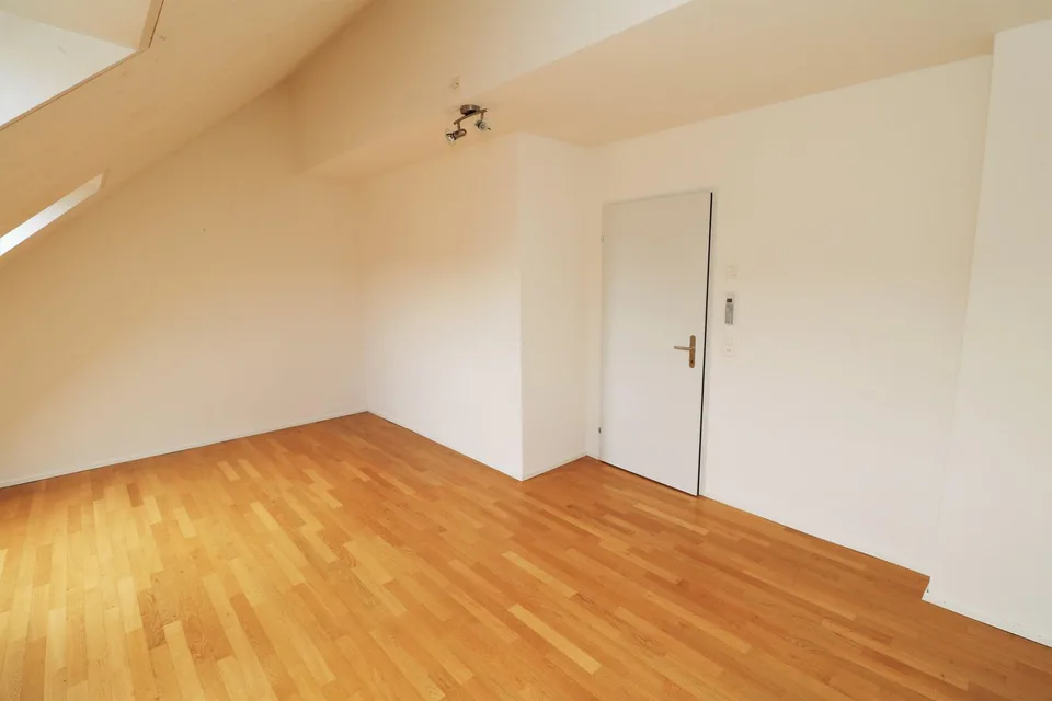 Appartement 2.5 pièces lumineux avec balcon à louer près du Rhin