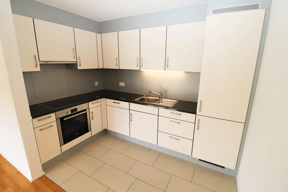 Appartement 2.5 pièces lumineux avec balcon à louer près du Rhin