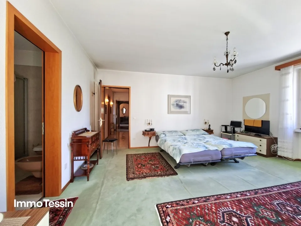 Proprietà attraente per vivere e commercio sotto un unico tetto in una posizione superba sul Lago di Lugano – foto 12 di 13