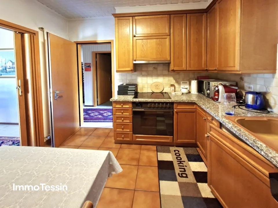 Proprietà attraente per vivere e commercio sotto un unico tetto in una posizione superba sul Lago di Lugano – foto 8 di 13