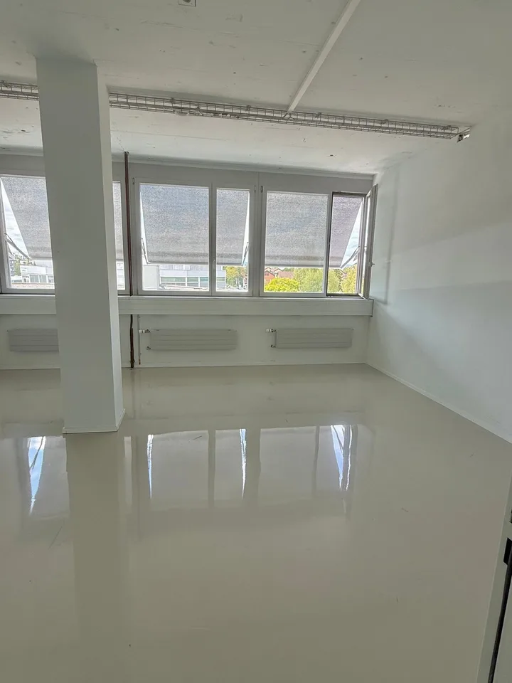 Vielseitige Gewerbefläche/n in Kloten zu vermieten – Foto 3 von 12