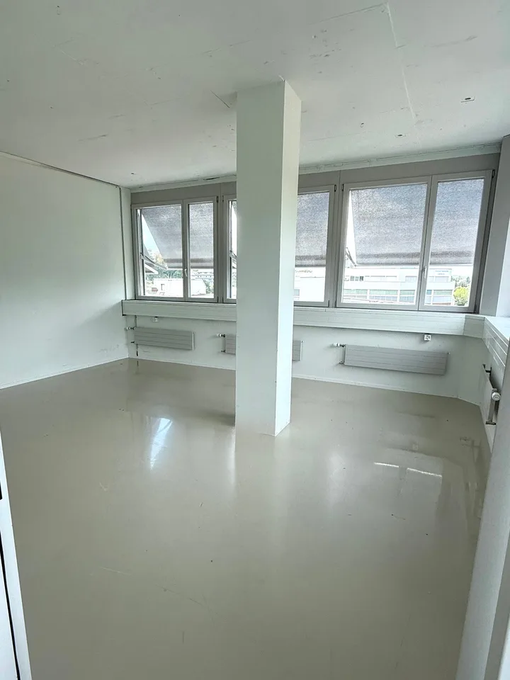 Vielseitige Gewerbefläche/n in Kloten zu vermieten – Foto 2 von 12