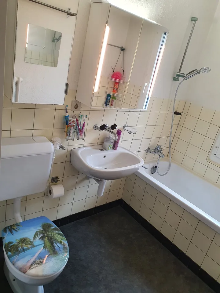 Bright 4.5-room ground-floor apartment with balcony in Dottikon