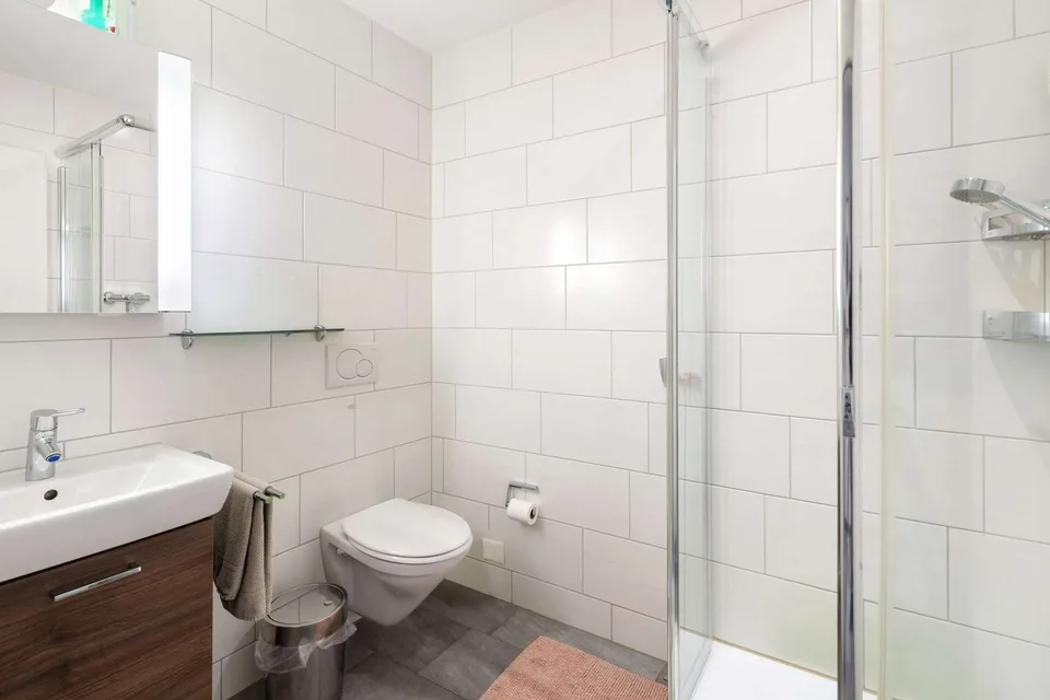 Appartement spacieux 5.5 pièces avec vue lointaine et orientation ensoleillée – photo 9 sur 11