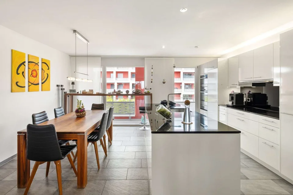 Appartement spacieux 5.5 pièces avec vue lointaine et orientation ensoleillée – photo 4 sur 11