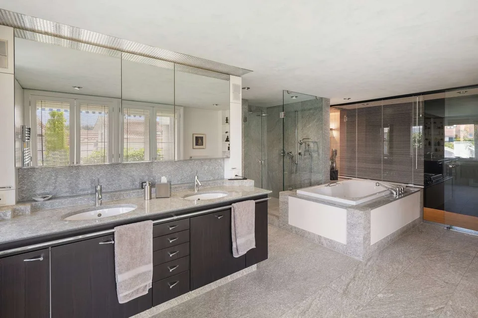 Exklusive 5.5-Zimmer-Maisonette mit privatem Wellnessbereich – Foto 9 von 13