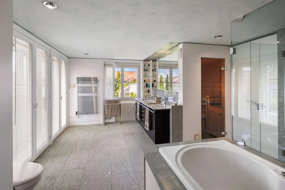 Exklusive 5.5-Zimmer-Maisonette mit privatem Wellnessbereich – Foto 10 von 13