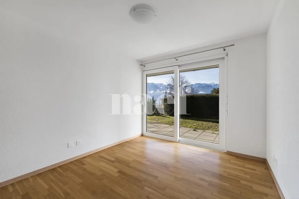 Beautiful semi-detached house in Corseaux with lake and mountain views