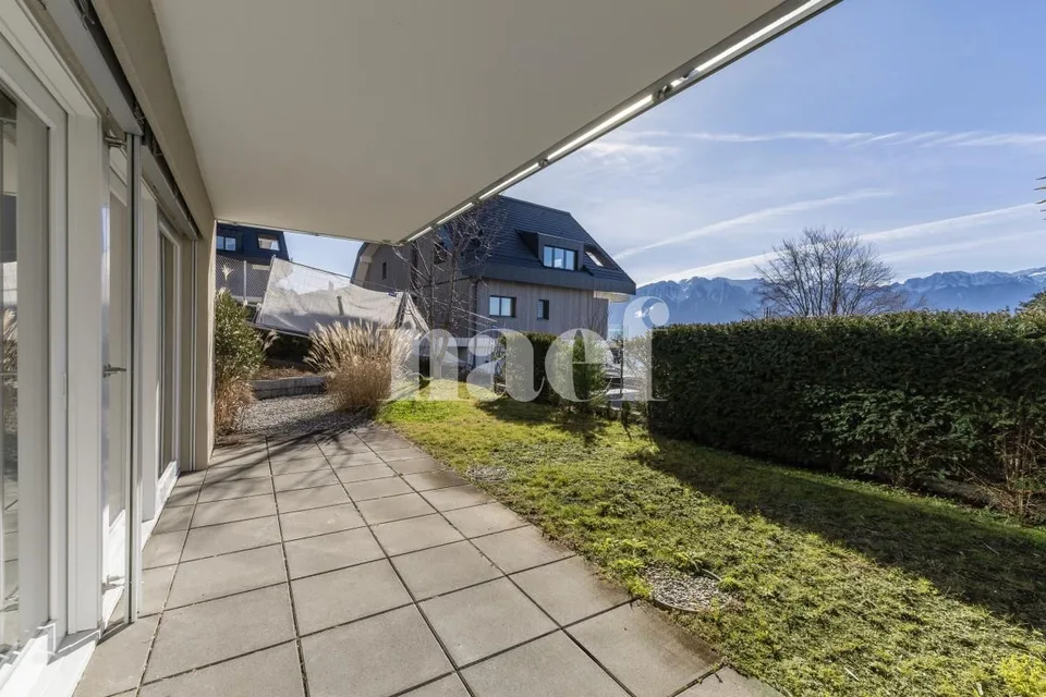 Beautiful semi-detached house in Corseaux with lake and mountain views