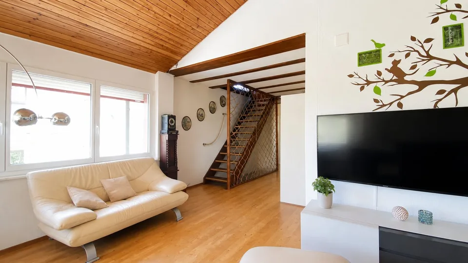 8-room single-family house with pool - ideal for patchwork families or multi-generational households! – photo 13 of 21