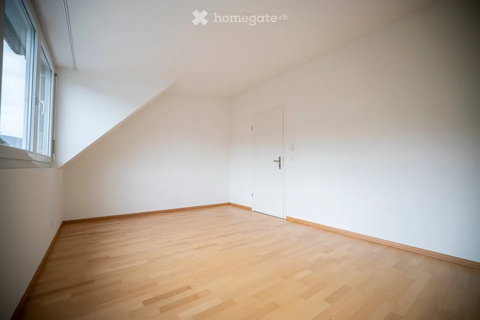 Sonnige 3-Zimmer-Dachwohnung mit Balkon in Dornach – ab November 2026