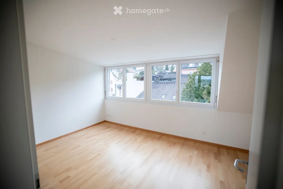 Sonnige 3-Zimmer-Dachwohnung mit Balkon in Dornach – ab November 2026