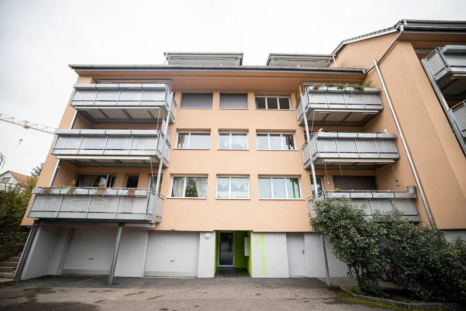 Sonnige 3-Zimmer-Dachwohnung mit Balkon in Dornach – ab November 2026