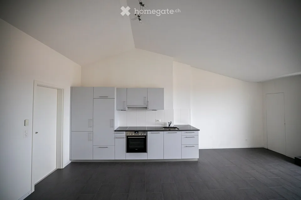 Sonnige 3-Zimmer-Dachwohnung mit Balkon in Dornach – ab November 2026